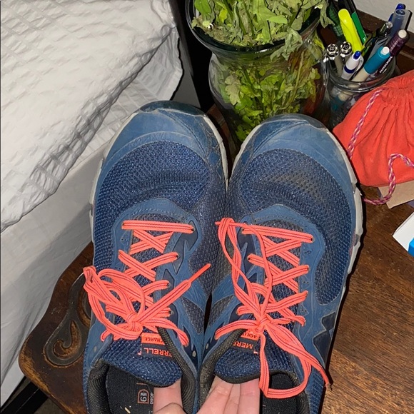 Running shoes - Picture 3 of 3